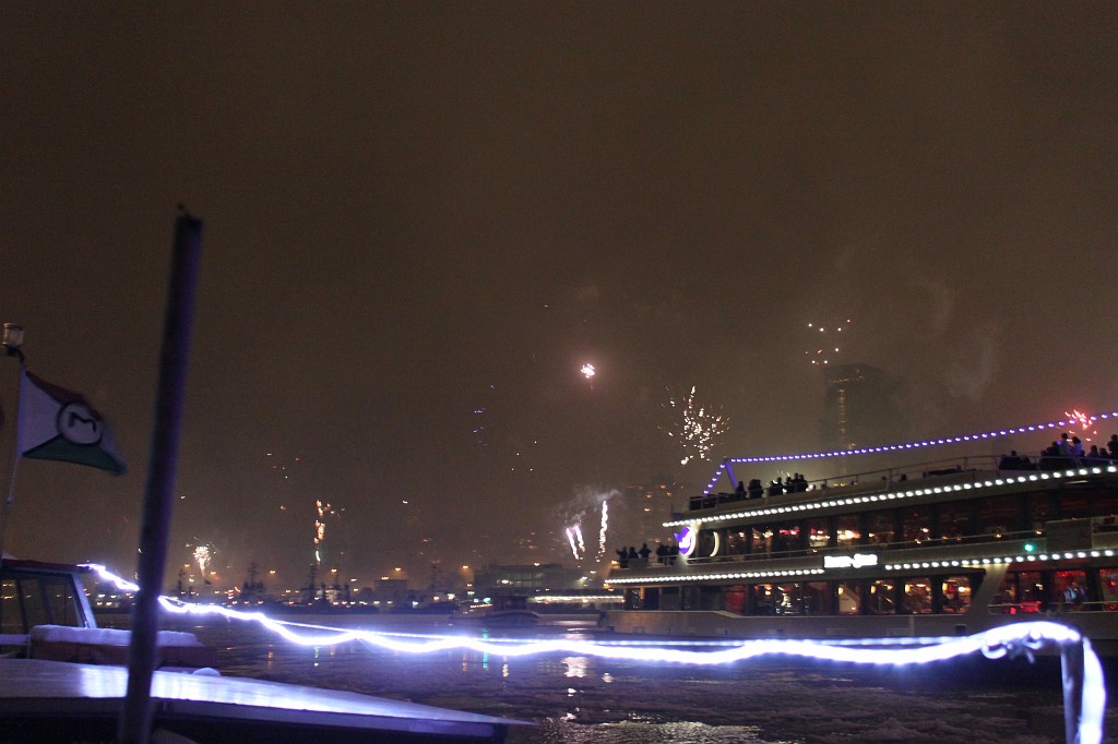 IMG_9310.JPG - New Years Fireworks over the Port of Hamburg  http://en.wikipedia.org/wiki/Port_of_Hamburg 