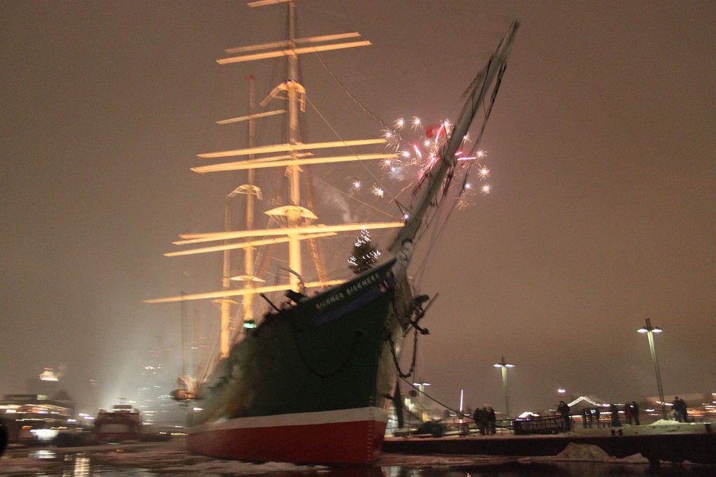 IMG_9410.JPG - Rickmer Rickmers  http://en.wikipedia.org/wiki/Rickmer_Rickmers  and Fireworks