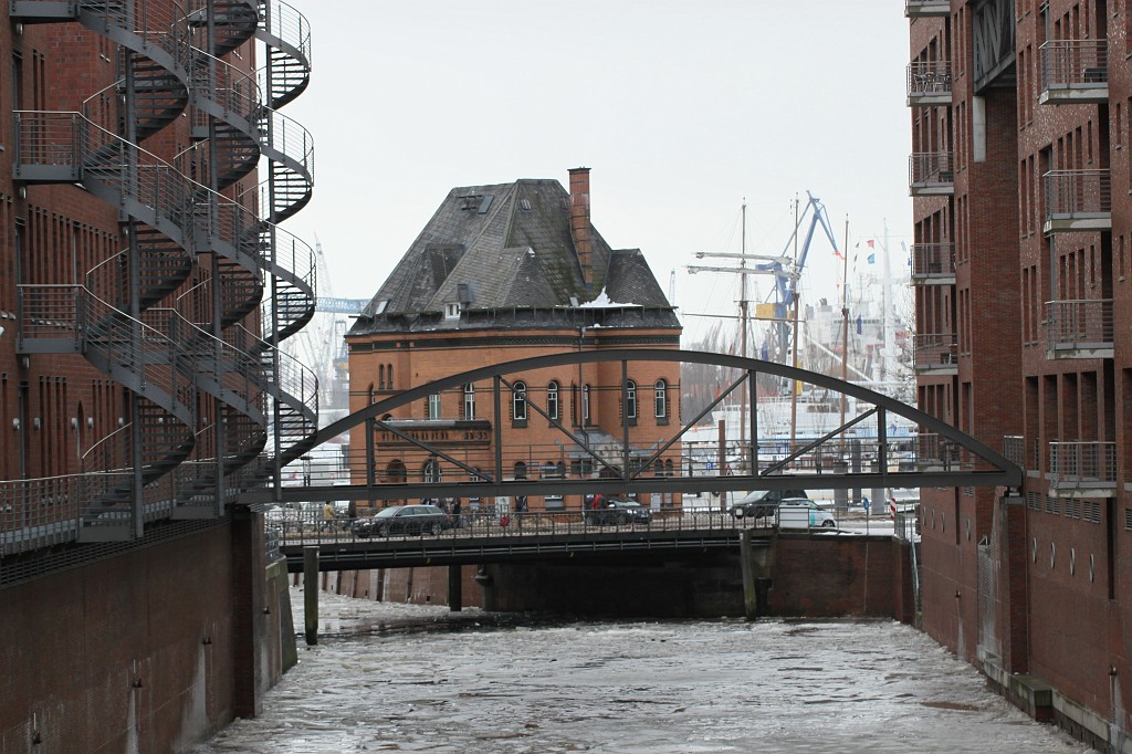 IMG_9425.JPG - Police Station at Kehrwieder Fleet