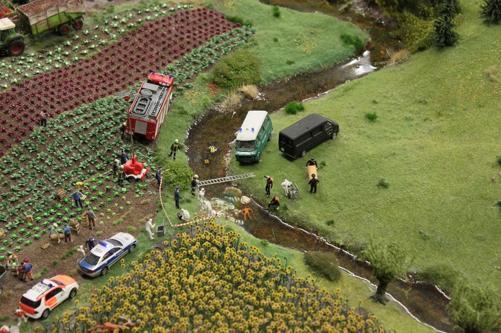 IMG_9451.JPG - Miniature Wonderland (Miniatur Wunderland)  http://en.wikipedia.org/wiki/Miniatur_Wunderland  Murder set