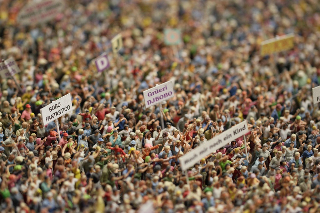 IMG_9473.JPG - Miniature Wonderland (Miniatur Wunderland)  http://en.wikipedia.org/wiki/Miniatur_Wunderland  DJ Bobo concert with 20000 visitors