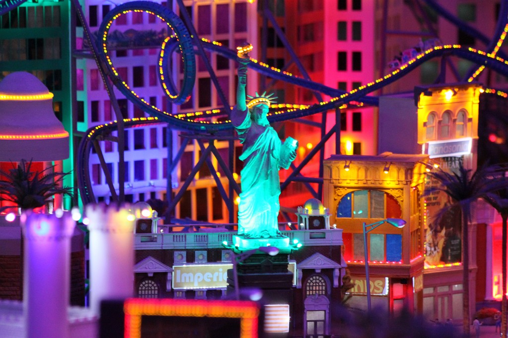 IMG_9580.JPG - Miniature Wonderland (Miniatur Wunderland)  http://en.wikipedia.org/wiki/Miniatur_Wunderland  America in Las Vegas