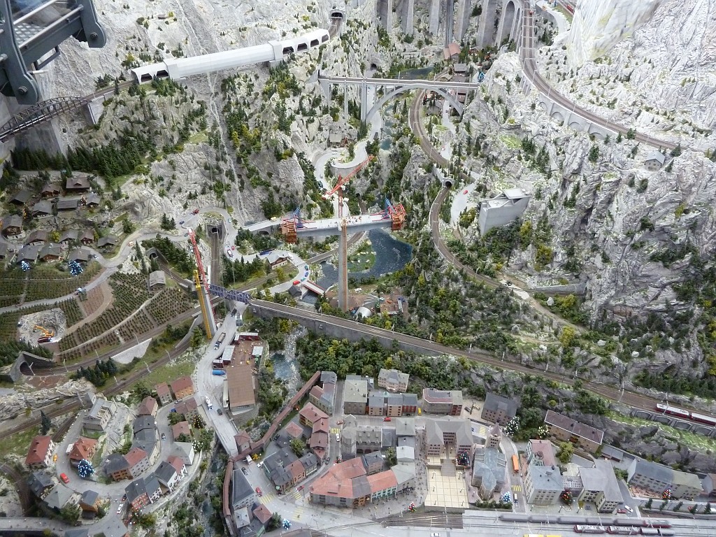 P1020006.JPG - Miniature Wonderland (Miniatur Wunderland)  http://en.wikipedia.org/wiki/Miniatur_Wunderland  Switzerland