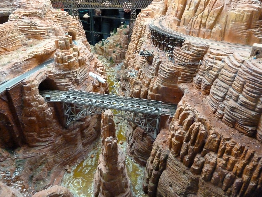 P1020066.JPG - Miniature Wonderland (Miniatur Wunderland)  http://en.wikipedia.org/wiki/Miniatur_Wunderland  Grand Canyon