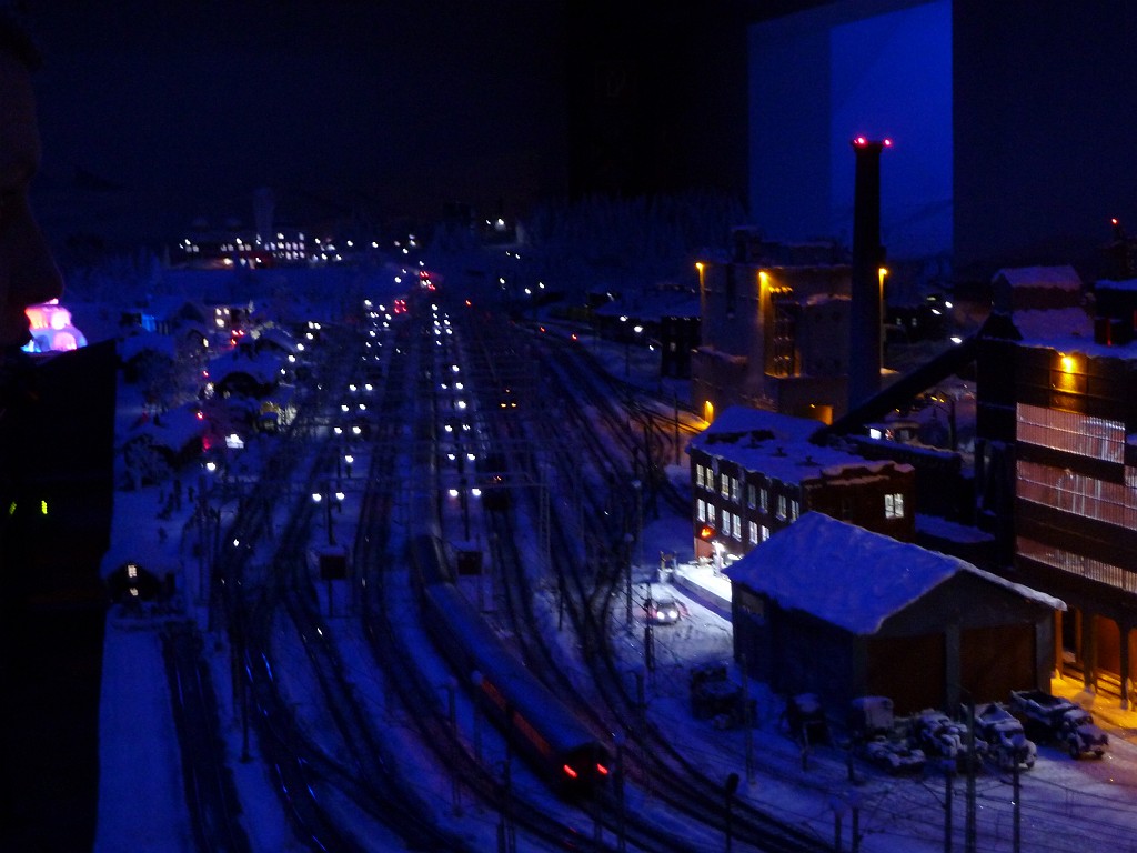 P1020105.JPG - Miniature Wonderland (Miniatur Wunderland)  http://en.wikipedia.org/wiki/Miniatur_Wunderland  Train station at night