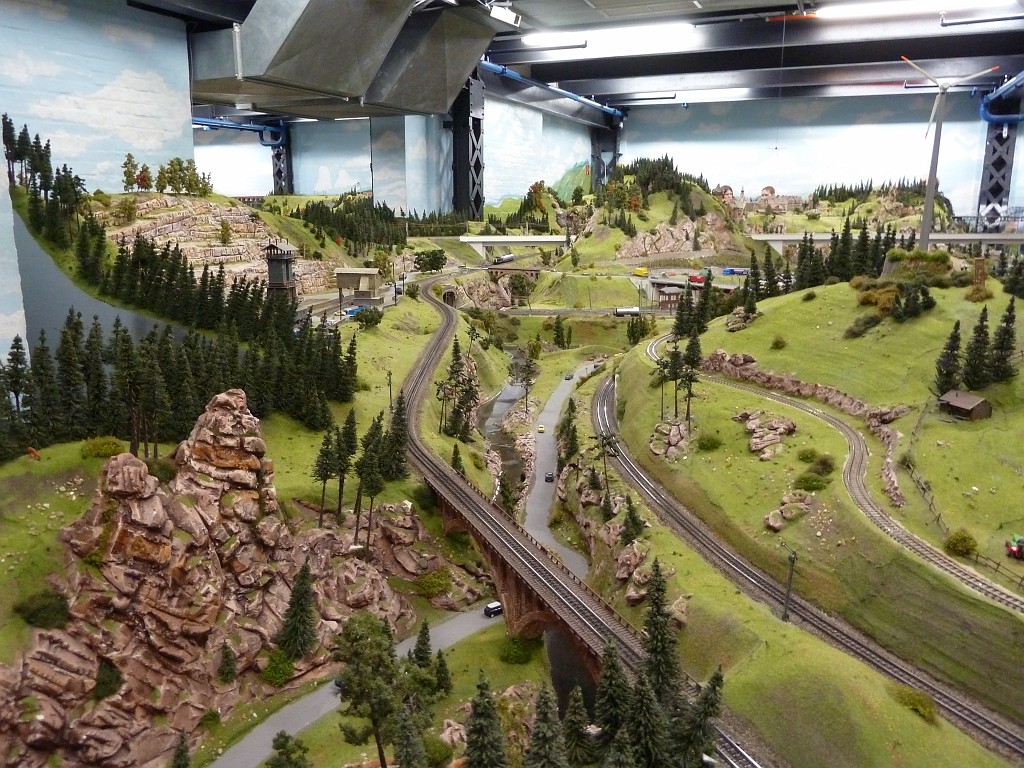 P1020137.JPG - Miniature Wonderland (Miniatur Wunderland)  http://en.wikipedia.org/wiki/Miniatur_Wunderland  Landscap in small