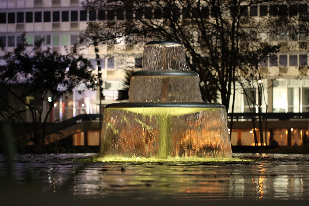 IMG_0022.JPG - Rabin Square Fountain  http://en.wikipedia.org/wiki/Rabin_Square 