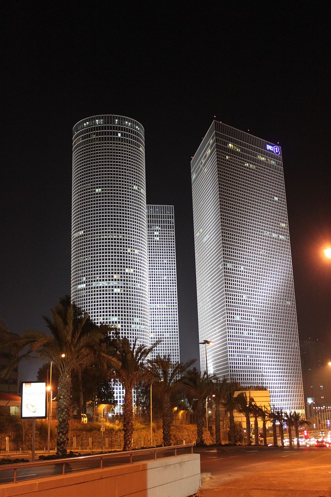IMG_0082.JPG - Azrieli Center  http://en.wikipedia.org/wiki/Azrieli_Center 