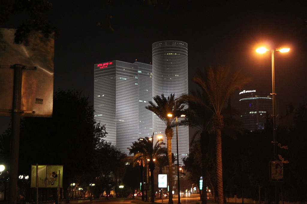 IMG_0105.JPG - Azrieli Center  http://en.wikipedia.org/wiki/Azrieli_Center 