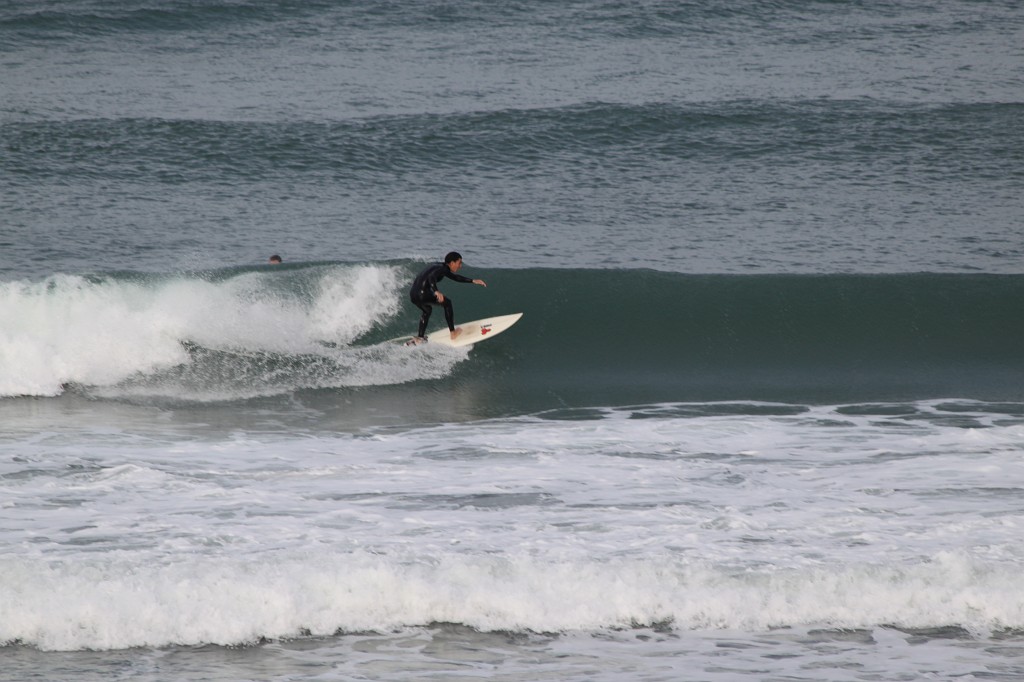 IMG_0115.JPG - Surfer on the beach