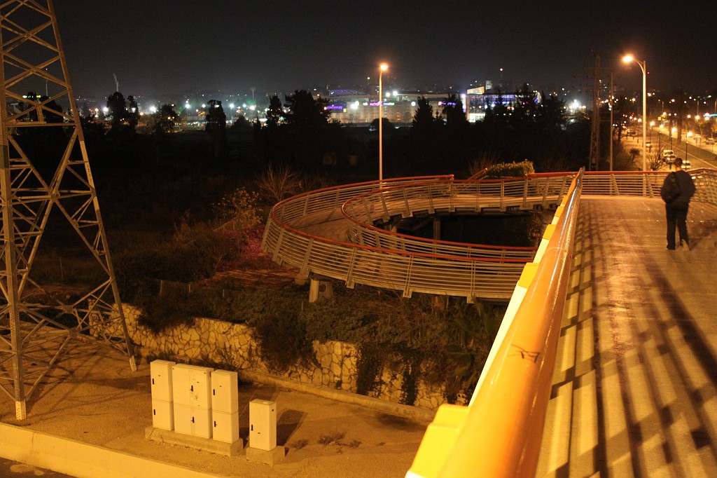IMG_9995.JPG - Railway pedestrian bridge