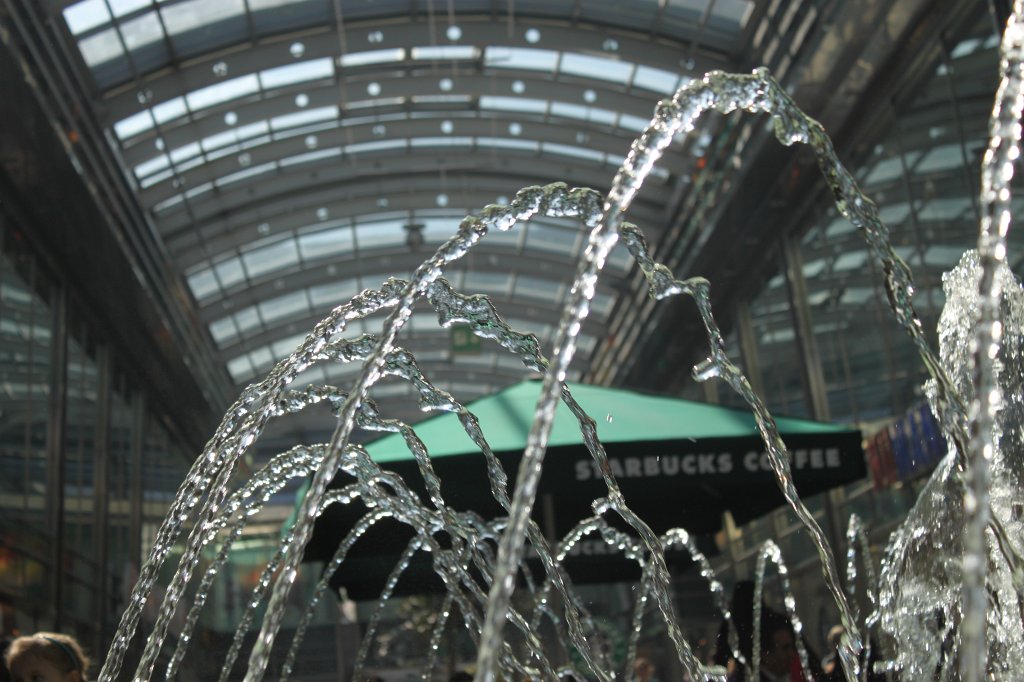 IMG_0562.JPG - Fountain in the Nordwestzentrum  http://de.wikipedia.org/wiki/Nordwestzentrum 