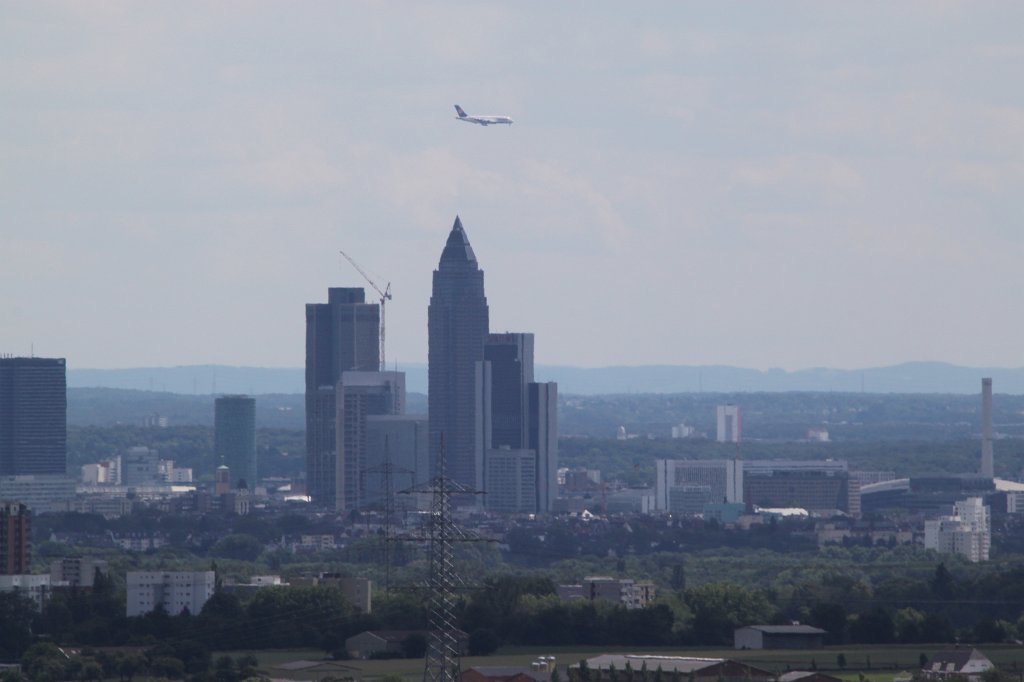 IMG_2770.JPG - Lufthansa Flugzeug im Landeanflug Ã¼ber Frankfurt  http://de.wikipedia.org/wiki/Frankfurt_am_Main 