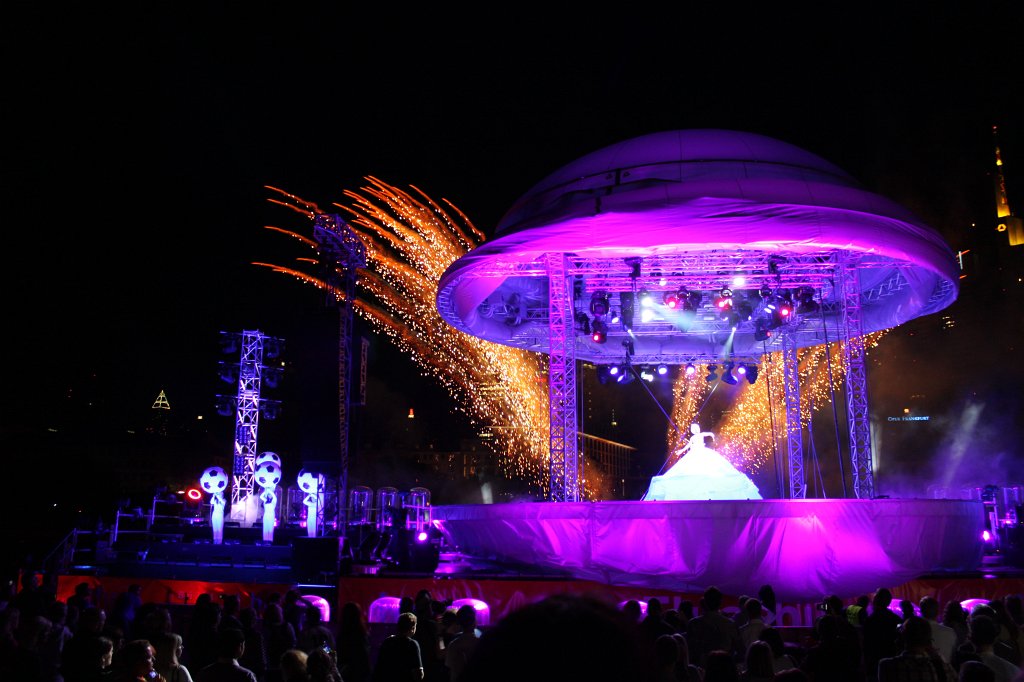 IMG_3444.JPG - The show and fireworks ending the public viewing during the 2011 FIFA Women's World Cup  http://en.wikipedia.org/wiki/2011_FIFA_Women%27s_World_Cup  in Frankfurt  http://en.wikipedia.org/wiki/Frankfurt 