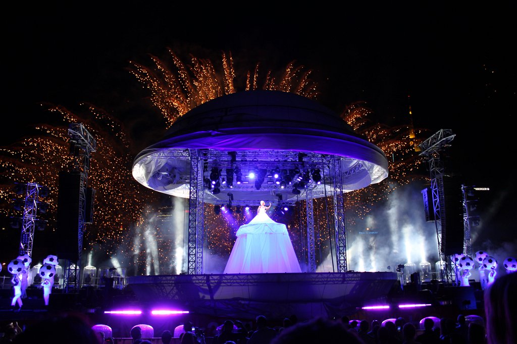 IMG_3458.JPG - The show and fireworks ending the public viewing during the 2011 FIFA Women's World Cup  http://en.wikipedia.org/wiki/2011_FIFA_Women%27s_World_Cup  in Frankfurt  http://en.wikipedia.org/wiki/Frankfurt 