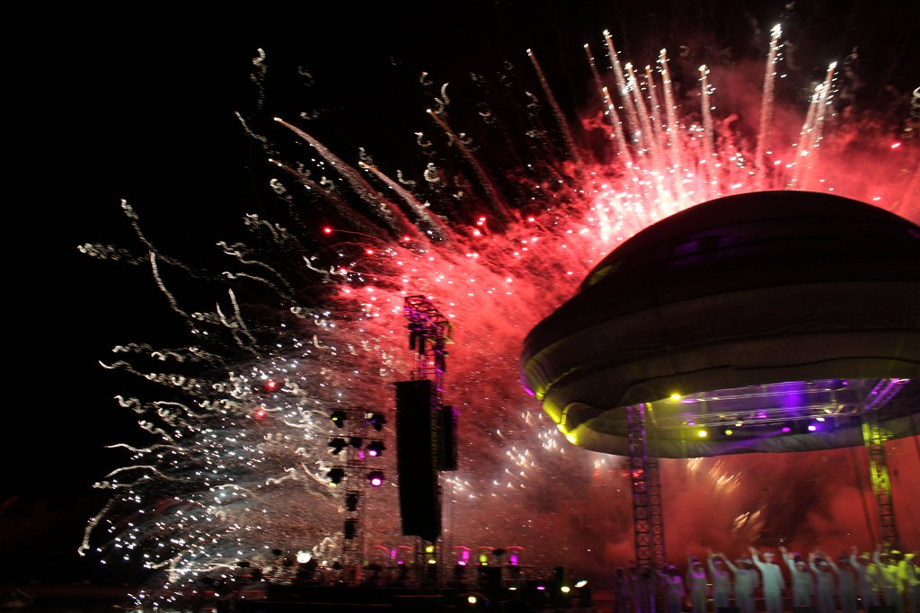 IMG_3544.JPG - The show and fireworks ending the public viewing during the 2011 FIFA Women's World Cup  http://en.wikipedia.org/wiki/2011_FIFA_Women%27s_World_Cup  in Frankfurt  http://en.wikipedia.org/wiki/Frankfurt 