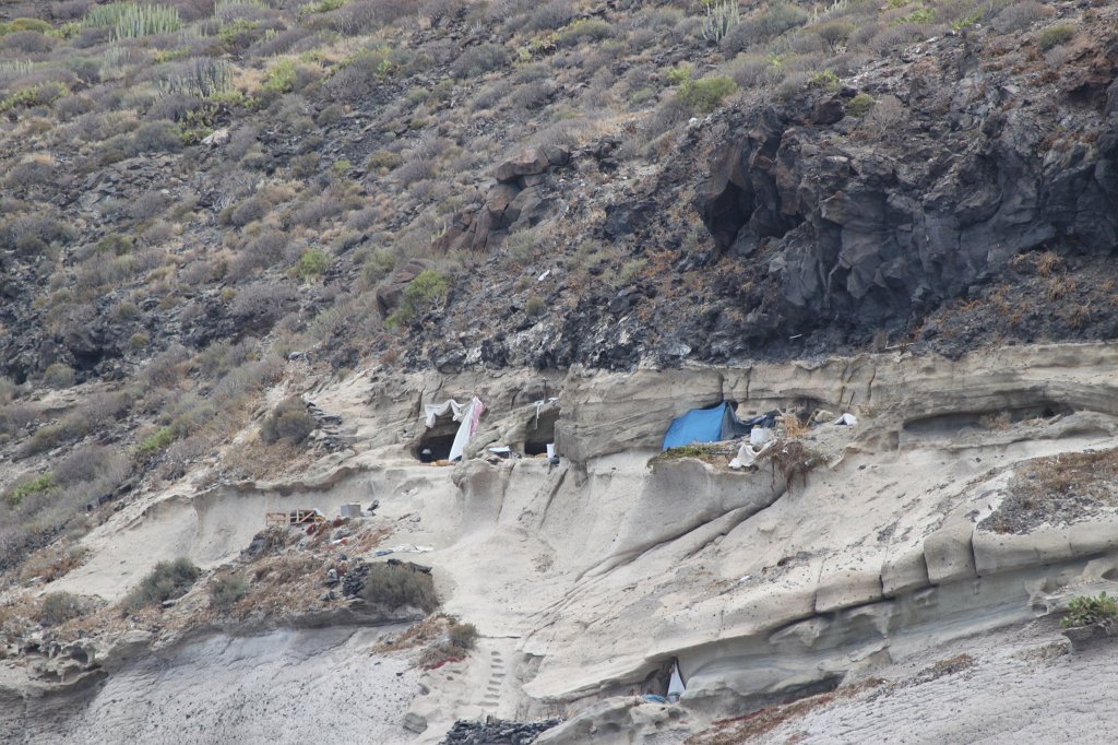 IMG_4305.JPG - Living in the cliff