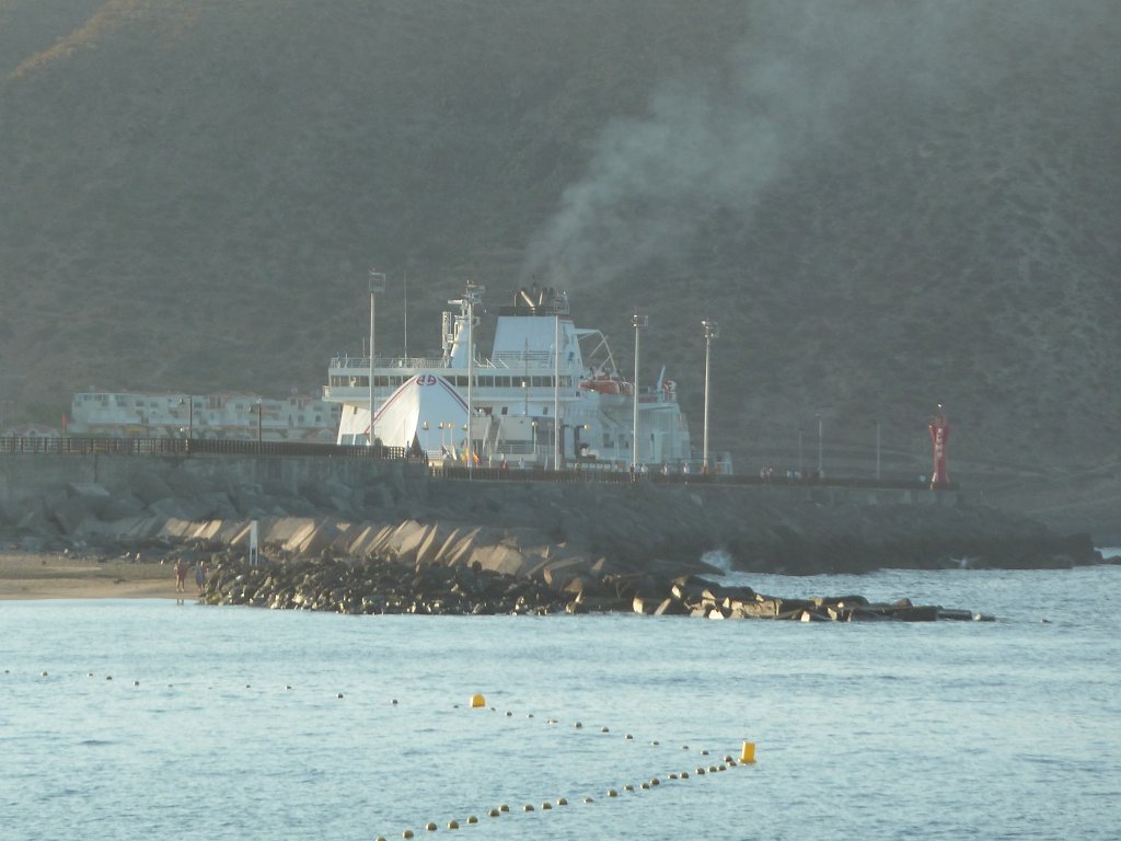 P1030956.JPG - Ferry in Los Christianos  http://en.wikipedia.org/wiki/Los_Cristianos  port