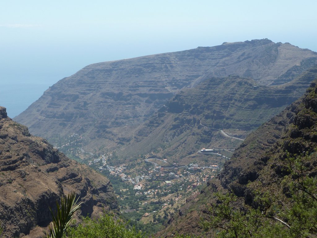P1040282.JPG - View into the Valle Gran Rey  http://en.wikipedia.org/wiki/Valle_Gran_Rey 