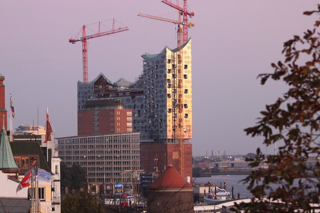 IMG_5673.JPG -  Elbphilharmonie  at dusk