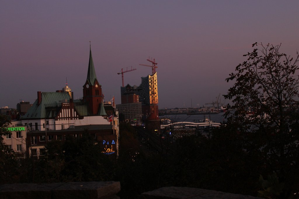 IMG_5678.JPG -  Elbphilharmonie  at dusk