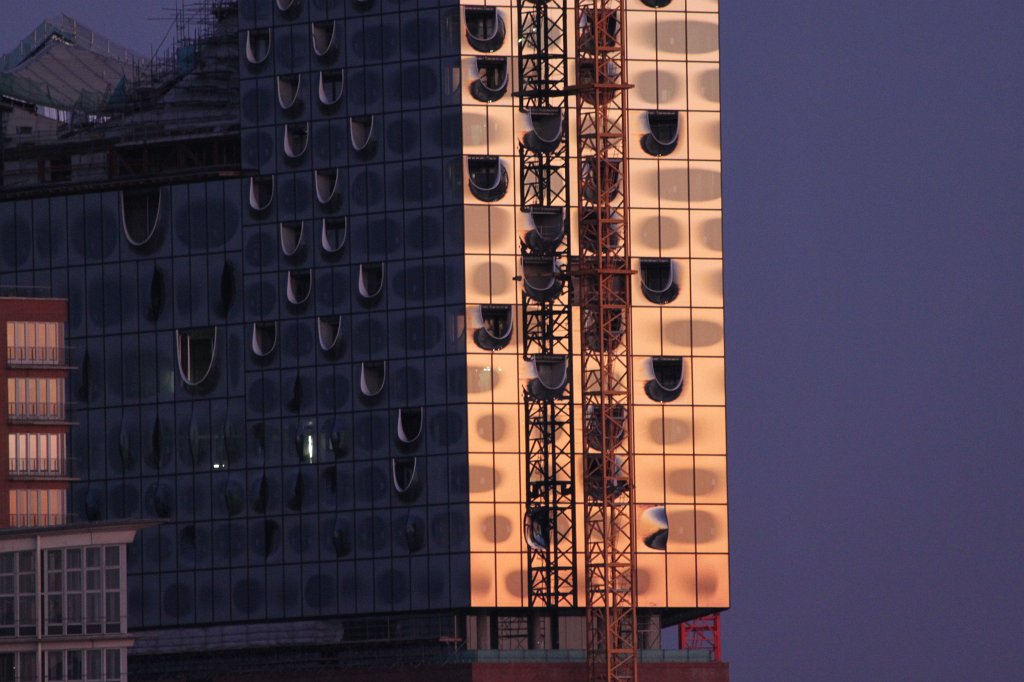 IMG_5684.JPG -  Elbphilharmonie  at dusk