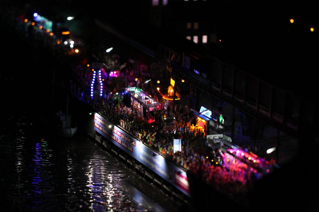 IMG_5708.JPG - Party in the  Miniatur Wunderland  ( miniature wonderland ). The world largest miniature railway not only host trains but also running cars, trucks, ship and even "flying" airplanes.