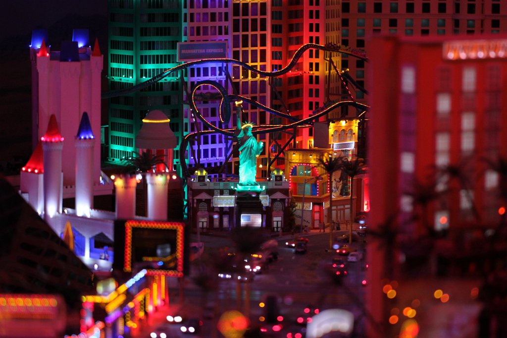 IMG_5714.JPG - Las Vegas in the  Miniatur Wunderland  ( miniature wonderland ). The world largest miniature railway not only host trains but also running cars, trucks, ship and even "flying" airplanes.