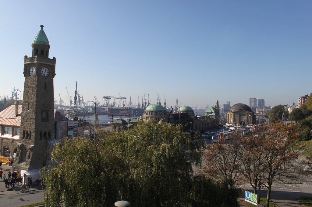 IMG_5960.JPG - Harbour view from  Landungsbrücken station 