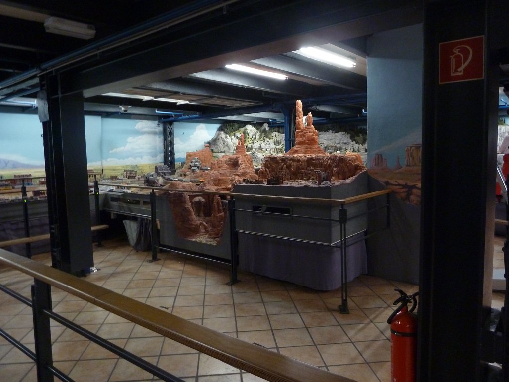 P1050416.JPG - Grand Canyon in the  Miniatur Wunderland  ( miniature wonderland ). The world largest miniature railway not only host trains but also running cars, trucks, ship and even "flying" airplanes.