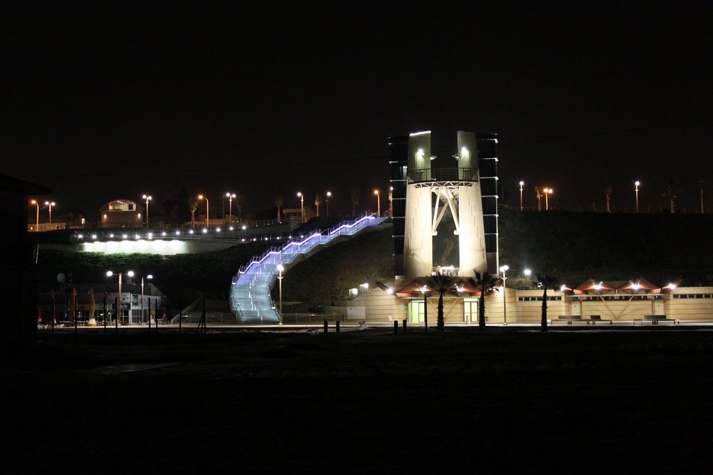 IMG_6125.JPG - stairs and elevators