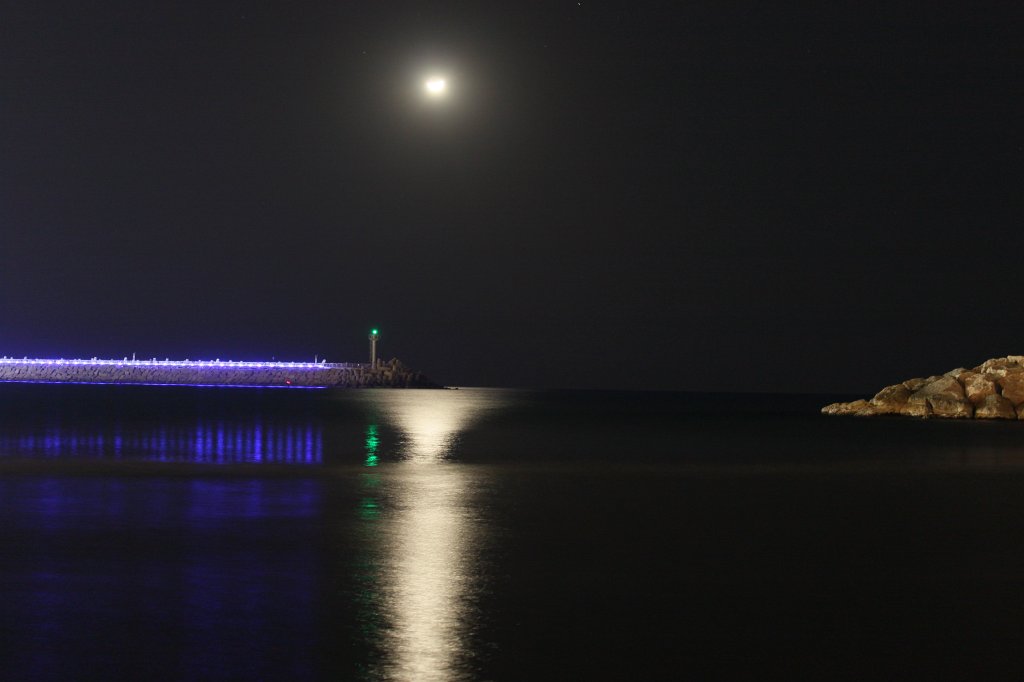 IMG_6132.JPG - Sea & moon