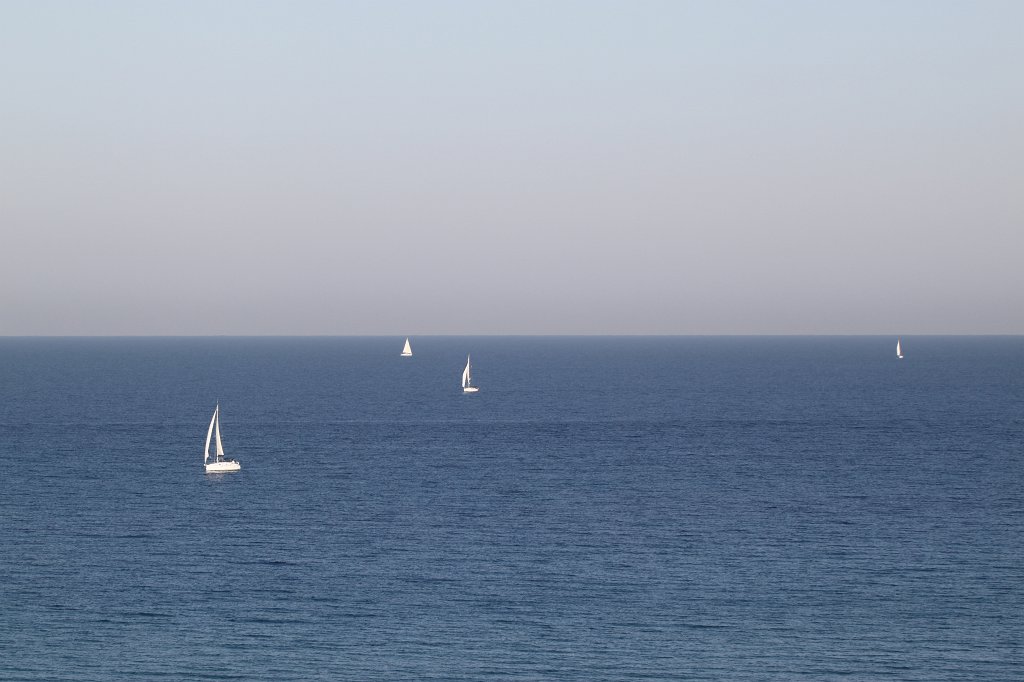 IMG_6171.JPG - Sailing in the morning