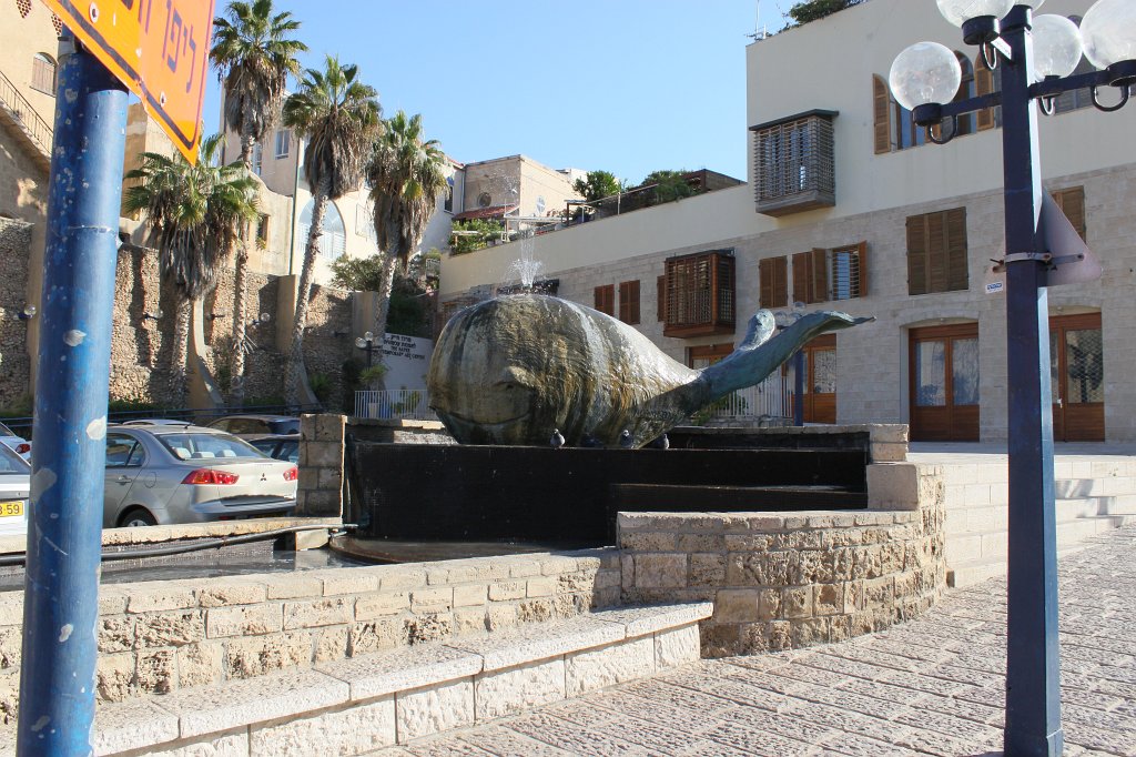 IMG_6223.JPG - Whale fountain