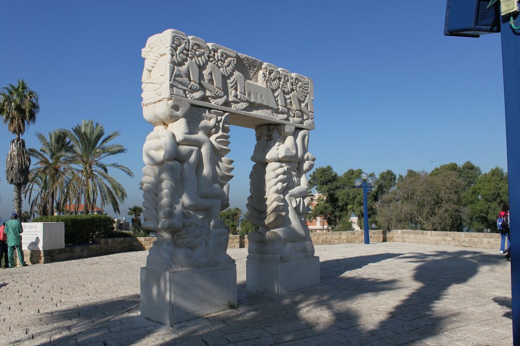 IMG_6255.JPG - Statue of faith