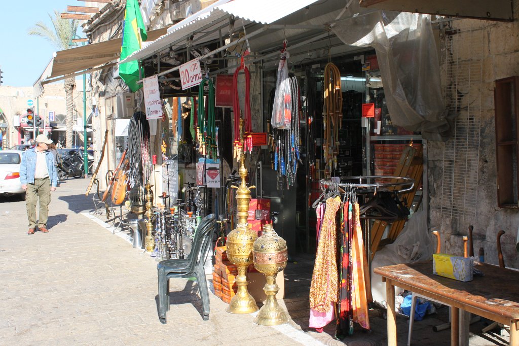 IMG_6299.JPG - Special guitars on display