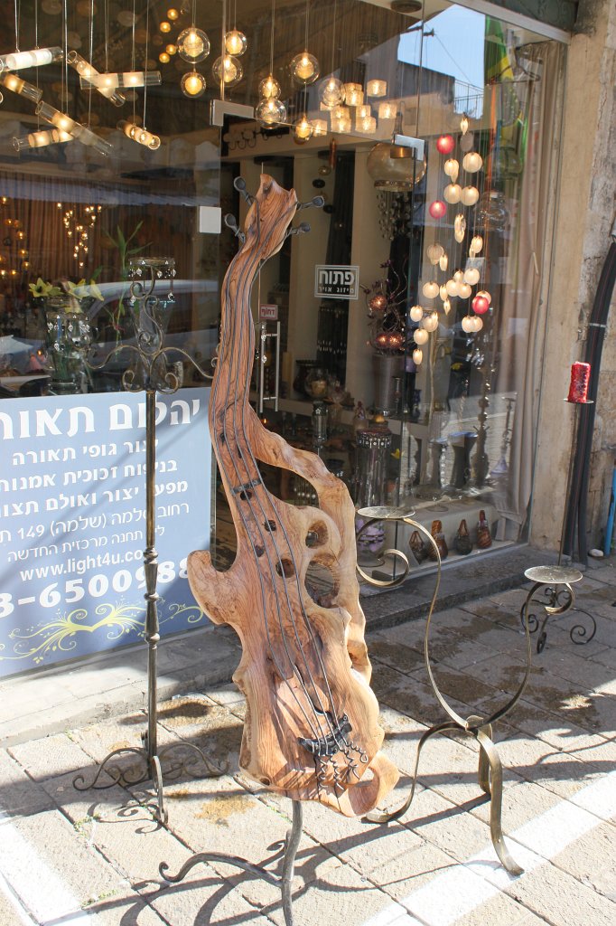 IMG_6301.JPG - Special guitars on display