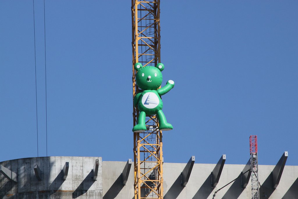 IMG_6357.JPG - Construction site with green monster