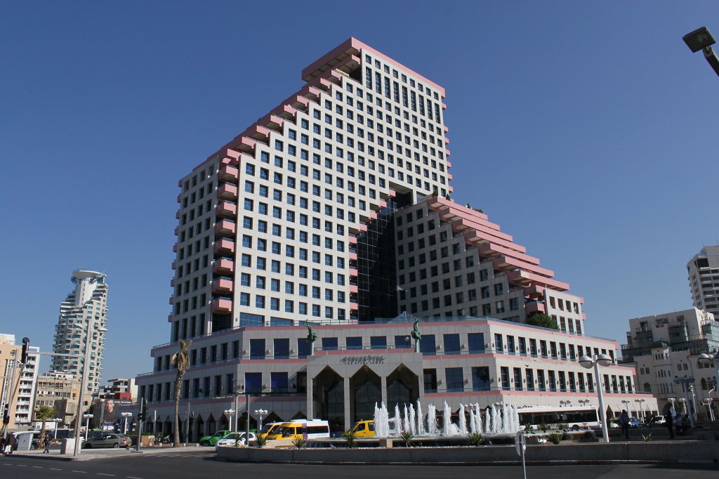 IMG_6361.JPG - The Opera Tower  http://www.emporis.com/building/the-opera-tower-tel-aviv-yaffo-israel 