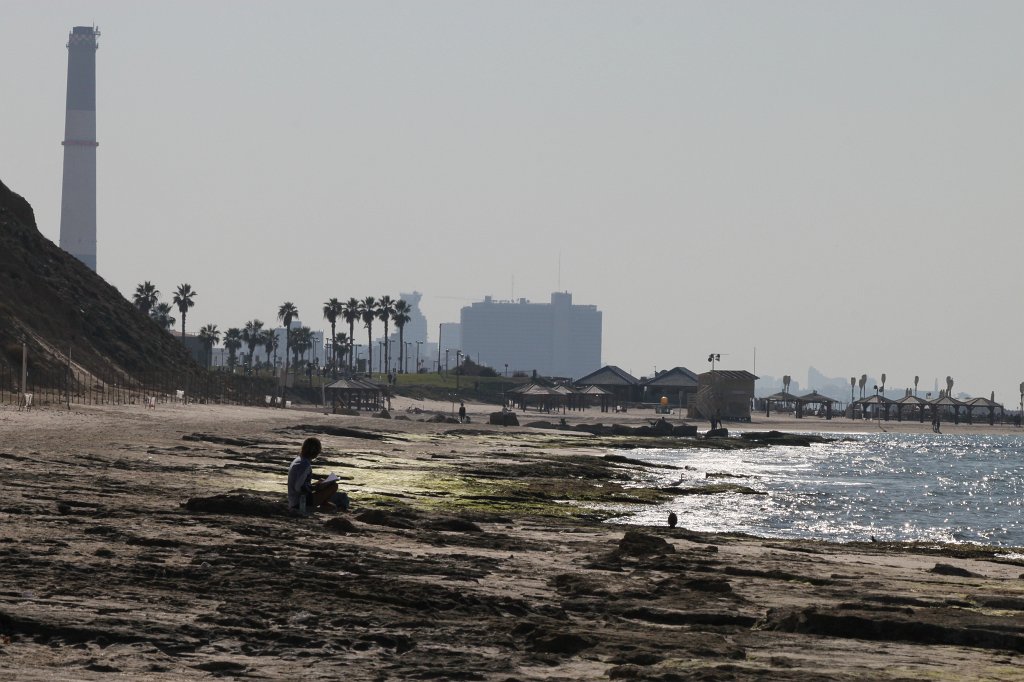 IMG_6448.JPG - View back to Tel Aviv along the shore