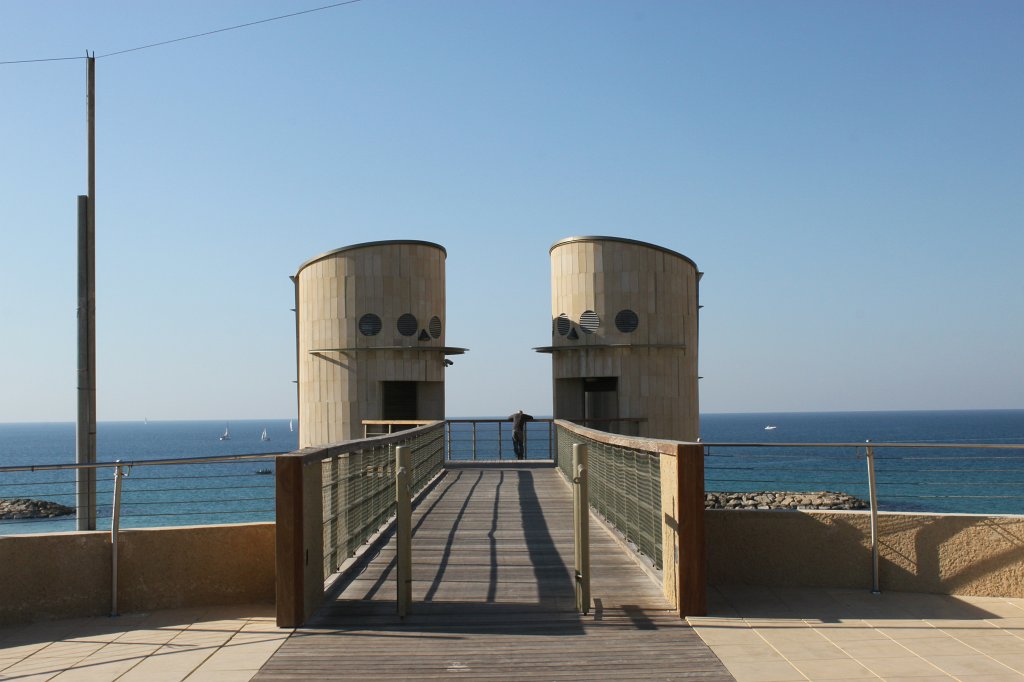 IMG_6482.JPG - Overlooking the sea