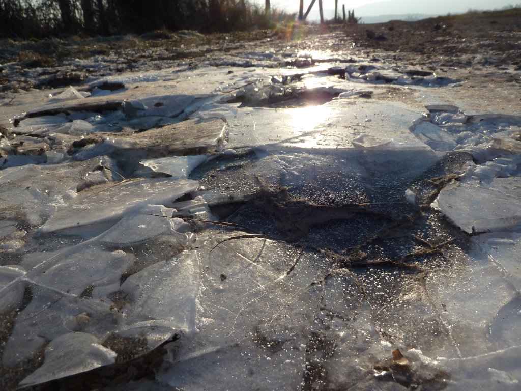P1060069.JPG - Broken ice