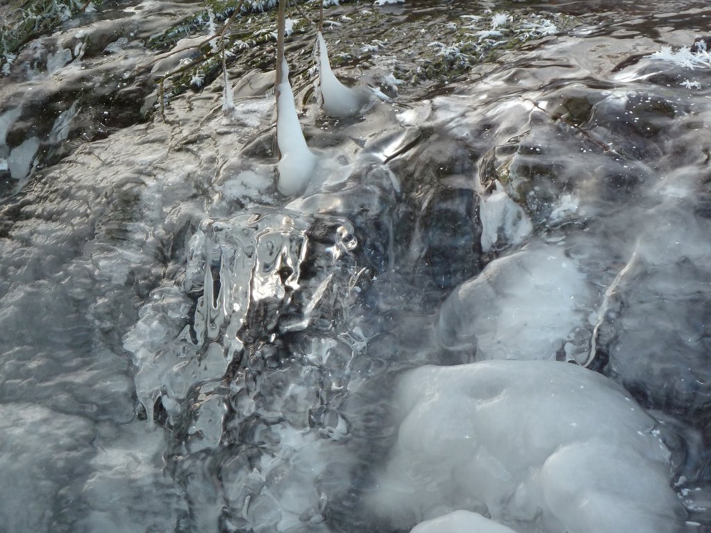 P1060221.JPG - Ice barrier