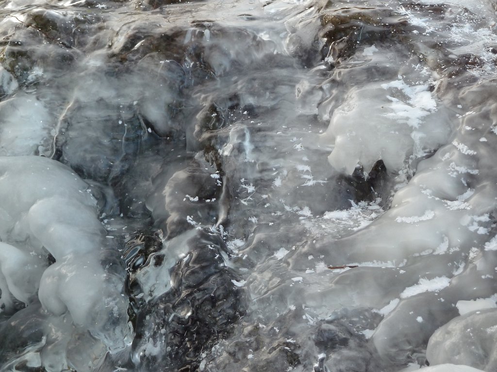 P1060222.JPG - Ice barrier