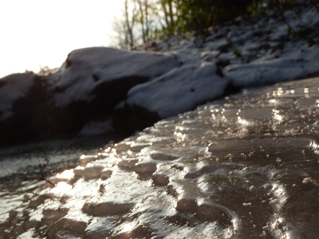 P1060300.JPG - Frozen stream