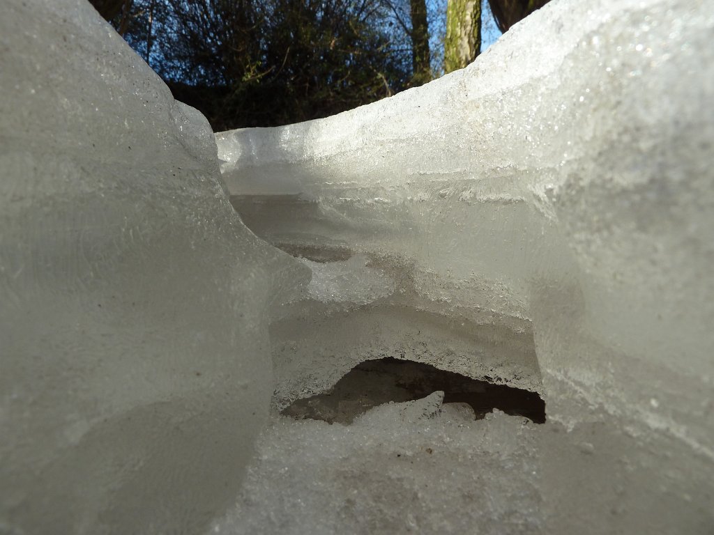 P1060471.JPG - Ice canyon