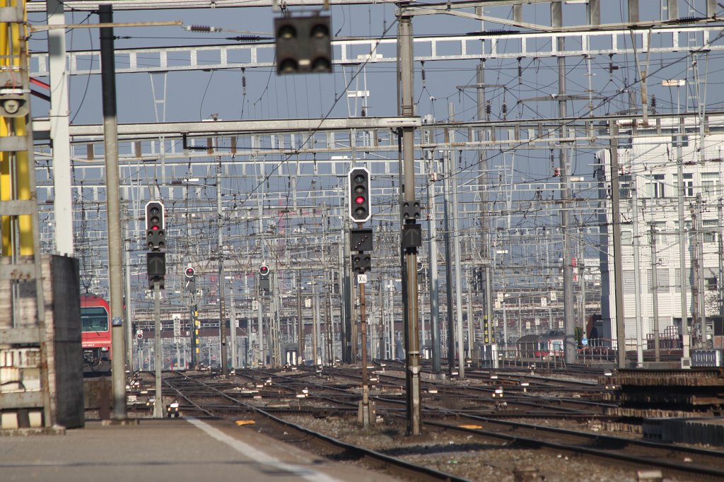 IMG_7456.JPG - ZÃ¼rich Central Station  http://en.wikipedia.org/wiki/Z%C3%BCrich_Hauptbahnhof 