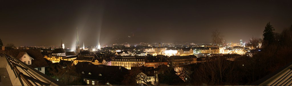 ZürichPanoramaNacht.jpg - Zürich  http://en.wikipedia.org/wiki/Zurich  Panorama at night from Polyterassen