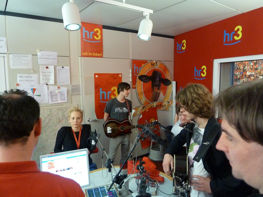 P1060617.JPG - Max Prosa in the hr3 studio