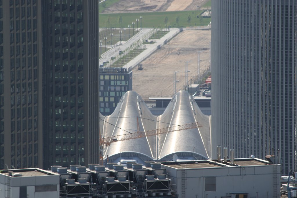 IMG_7687.JPG - Frankfurt Fair Hall between Tower 185  http://en.wikipedia.org/wiki/Tower_185  and Pollux  http://en.wikipedia.org/wiki/Kastor_und_Pollux 